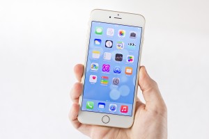 Apple resumes iphone sales in russia with increased pricing