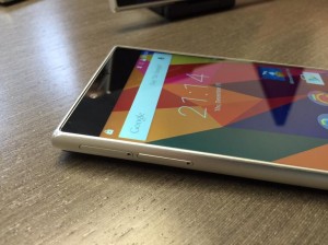 Ubik uno smartphone goes official, heads to kickstarter