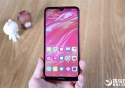 Hands-on photographs displays huawei enjoy 9 red version